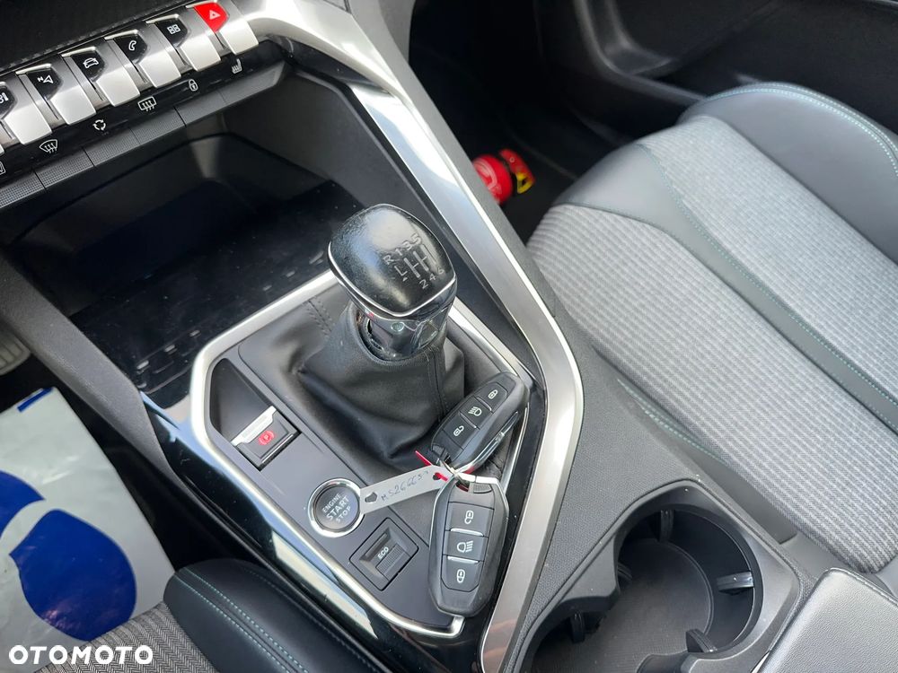 Peugeot 3008 1.5 BlueHDi Allure S&S - 31