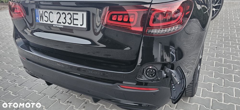 Mercedes-Benz GLC 220 d 4Matic 9G-TRONIC AMG Line - 24