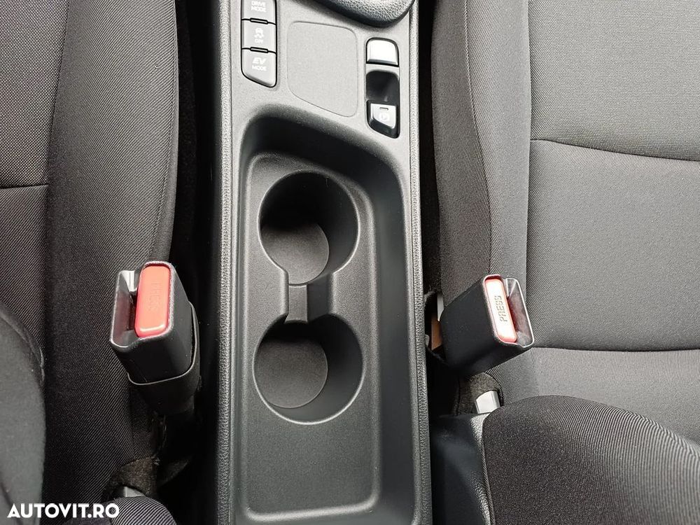 Toyota Yaris - 23