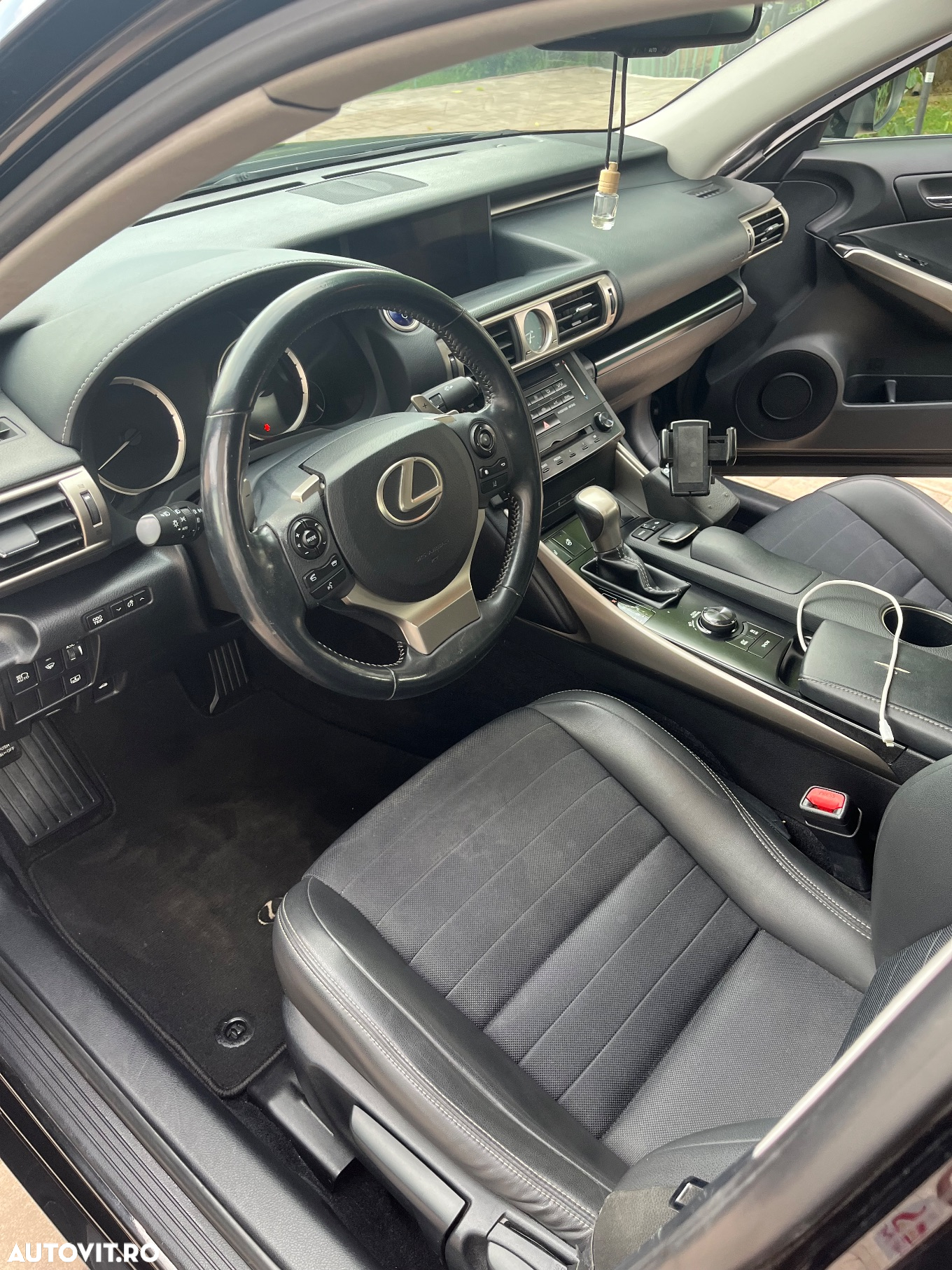 Lexus Seria IS 300h - 6