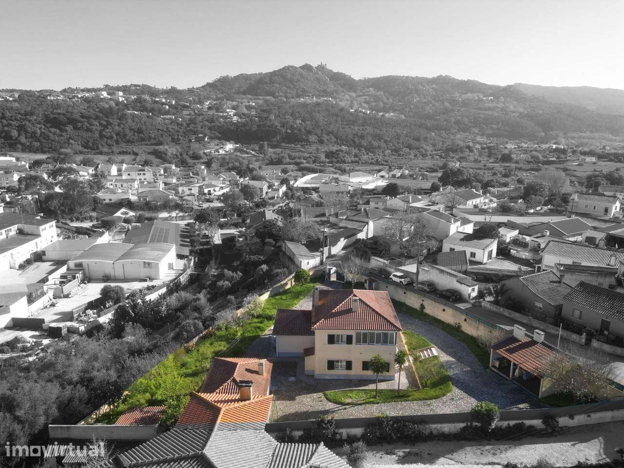 Moradia isolada T4 em Sintra num lote de 1300m2 com apartamento extra - Grande imagem: 4/42