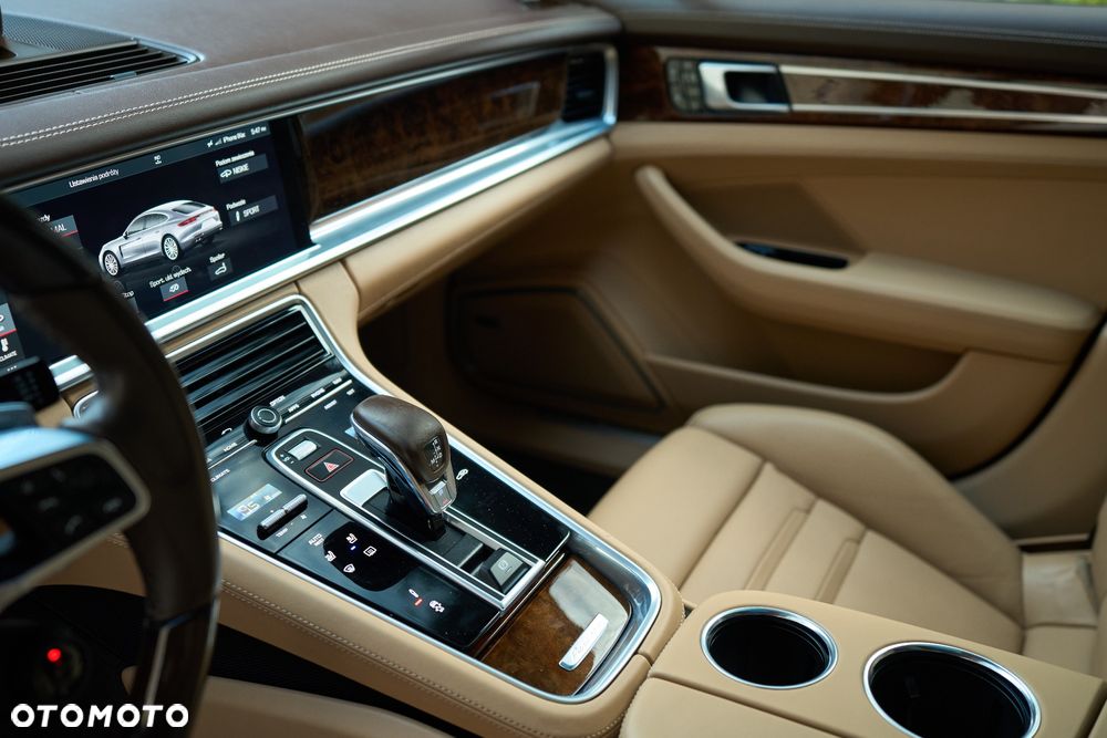 Porsche Panamera 4S - 22