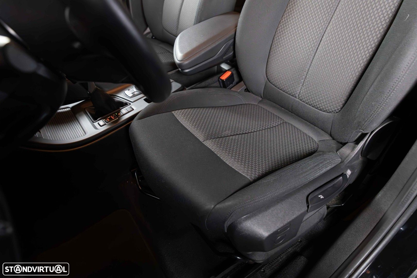 BMW X1 25 e xDrive Corporate Edition - 24