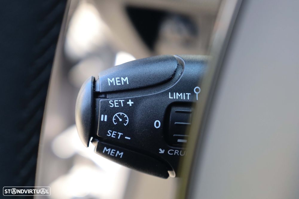 Peugeot e-2008 50 kWh Style - 24