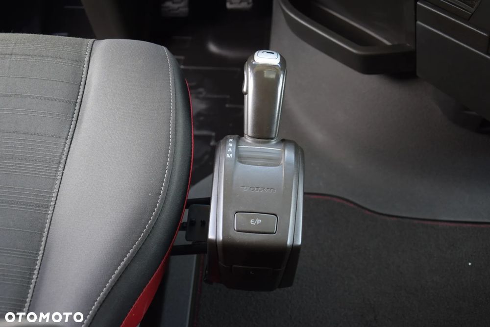 Volvo FH500 / NISKA KABINA / HYDRAULIKA / EURO 6 / ACC / LEDY / ALUFELGI / SERWISOWANY / SPROWADZONY - 31