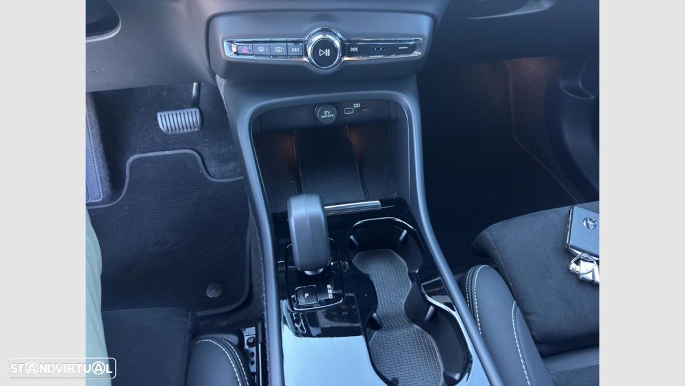 Volvo EX40 82 kWh Single Motor Extended Range Black Edition - 22