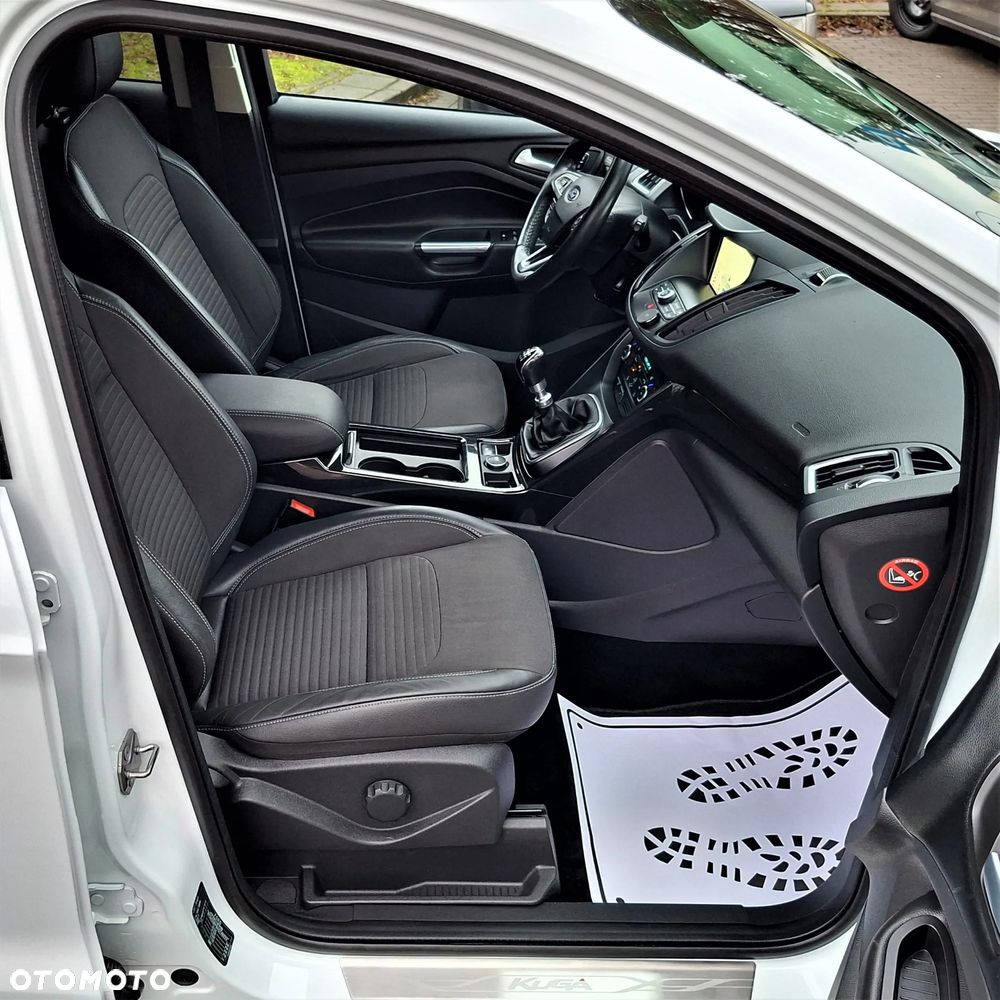 Ford Kuga 2.0 TDCi 2x4 Titanium - 22