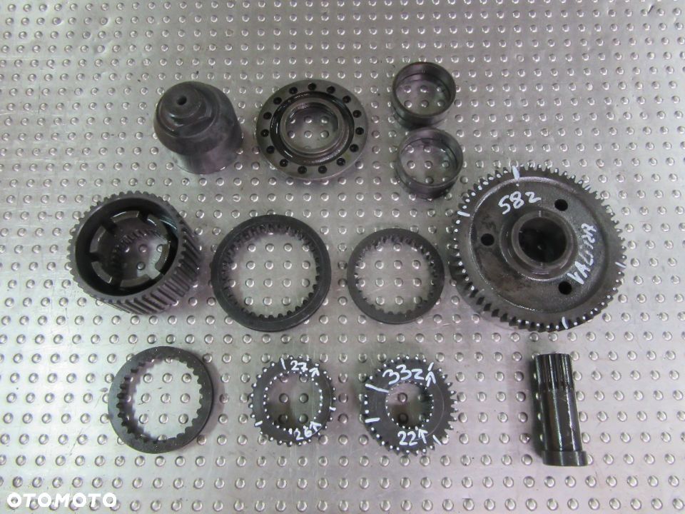 Tryb przesuwka wałek koło zębate tuleja Massey Ferguson Valtra seria T T183 T174 T194 T214 T234 T254 - 1