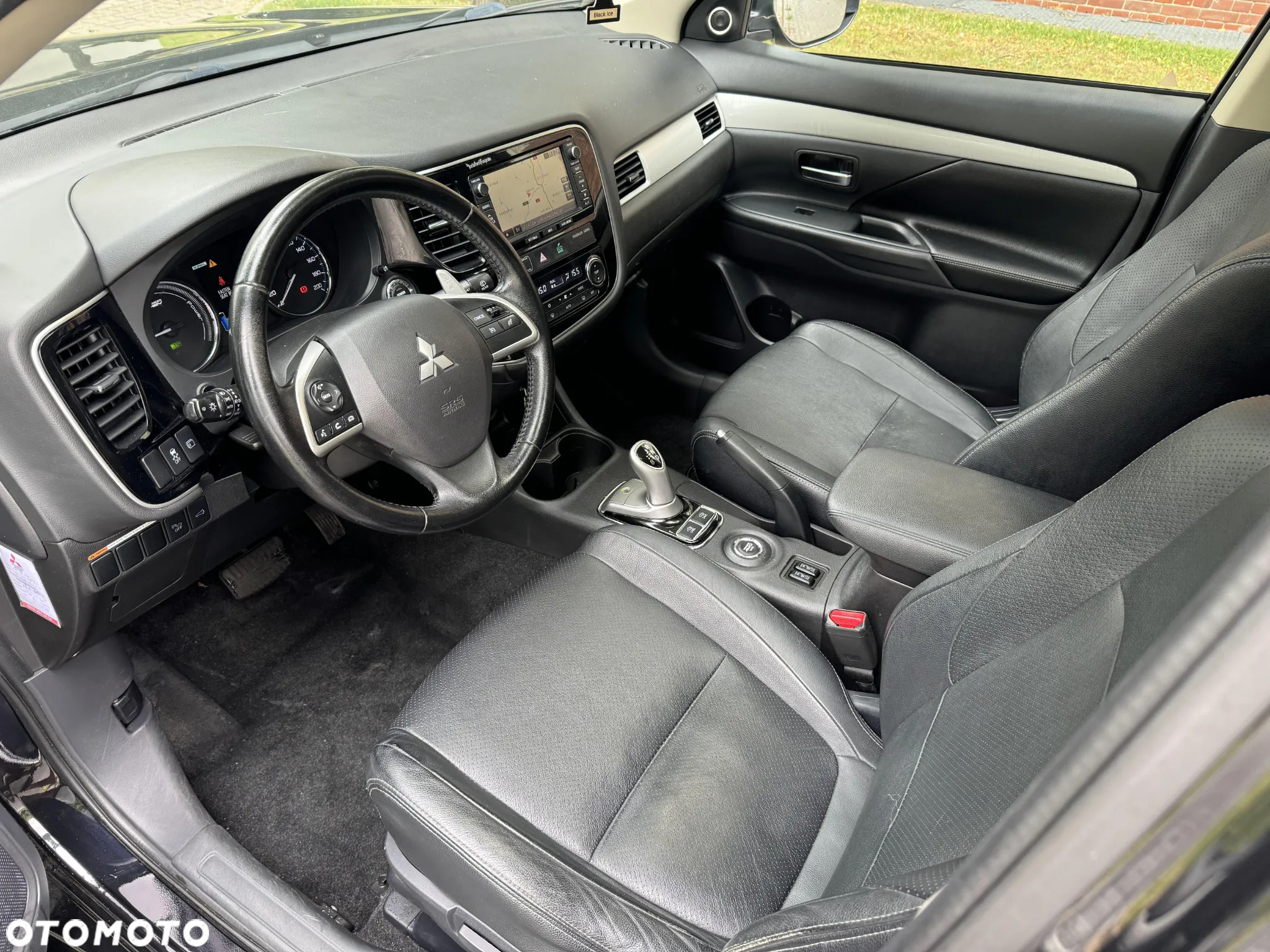 Mitsubishi Outlander 2.0 4WD Plug-In Hybrid - 14
