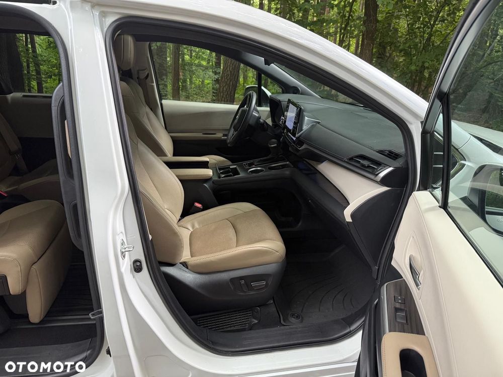 Toyota Sienna - 11