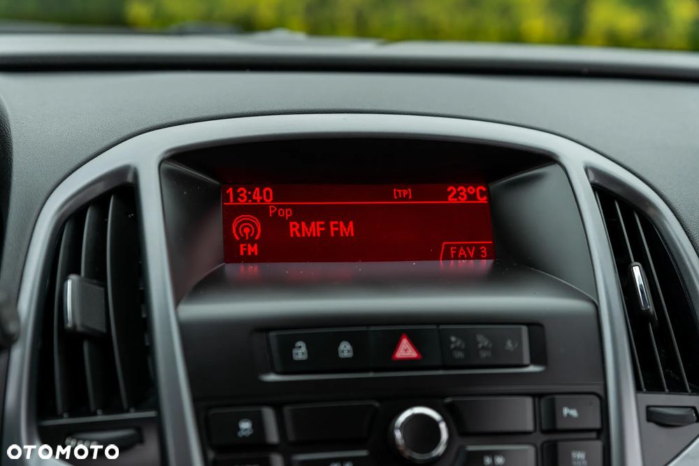 Opel Astra IV GTC 1.4 Active - 35