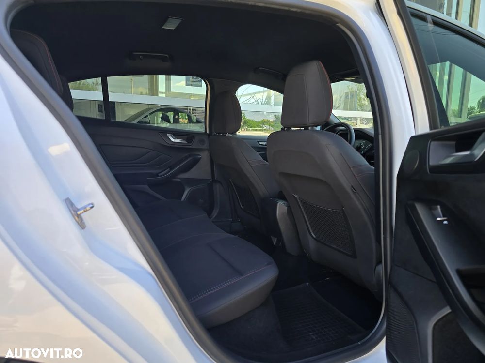 Ford Focus 1.5 EcoBoost ST-Line - 13