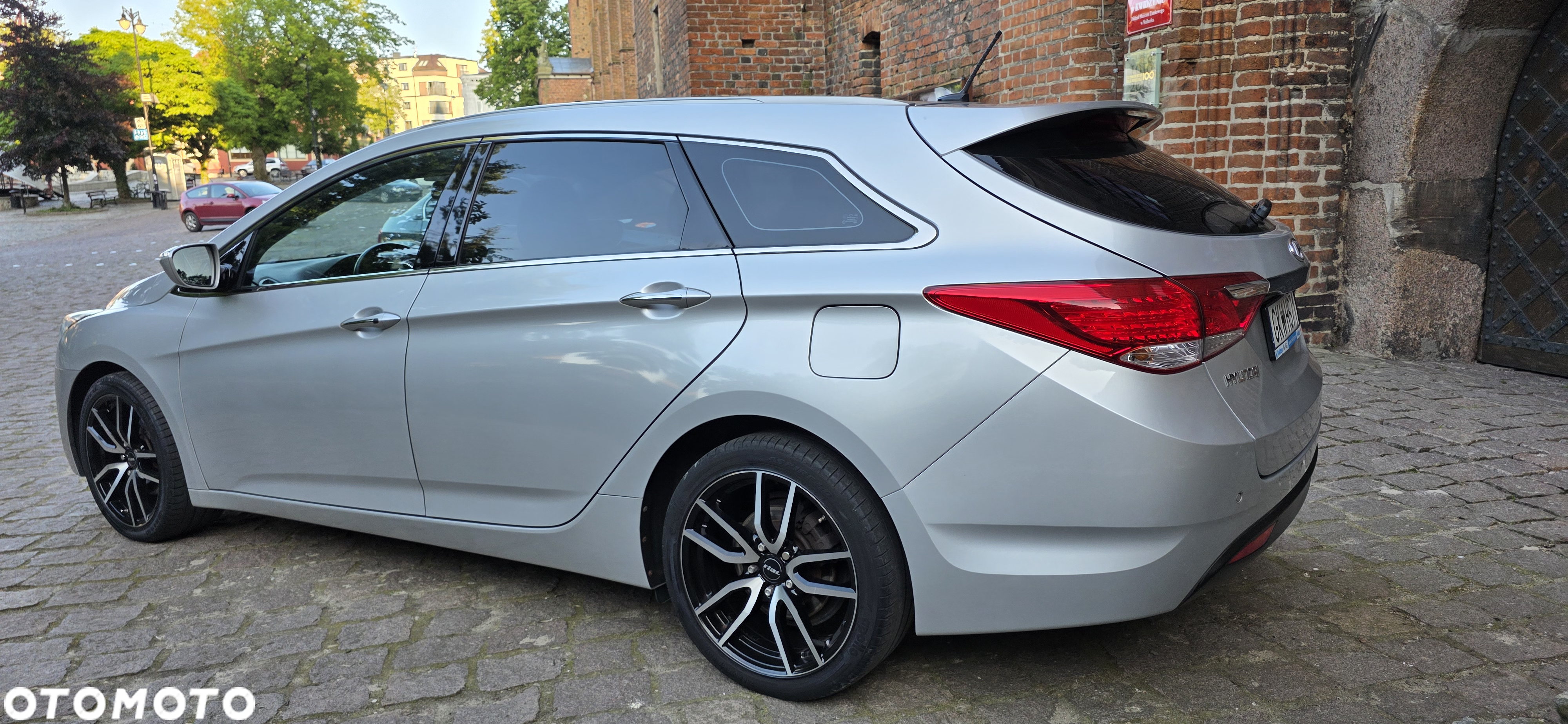 Hyundai i40 Kombi blue 1.6 Family+ - 15