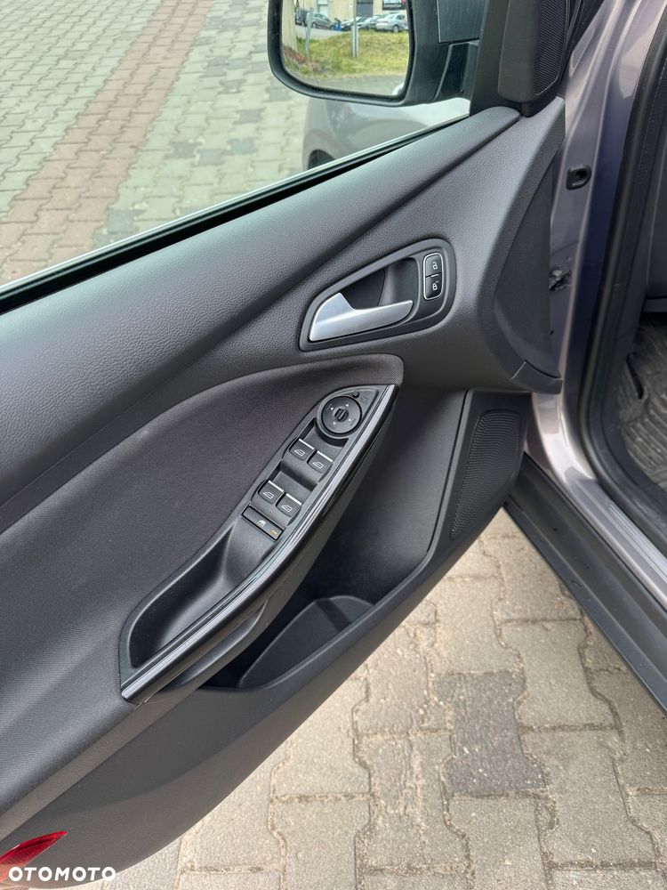 Ford Focus 1.0 EcoBoost Titanium - 11