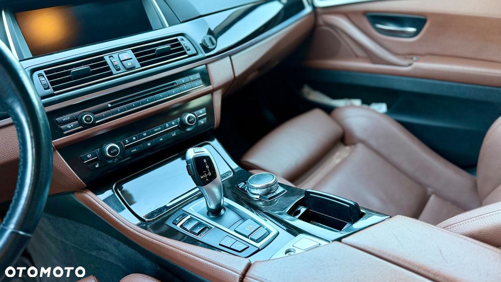 BMW Seria 5 530d xDrive - 13