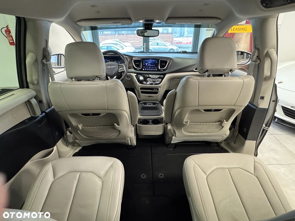 Chrysler Pacifica - 21