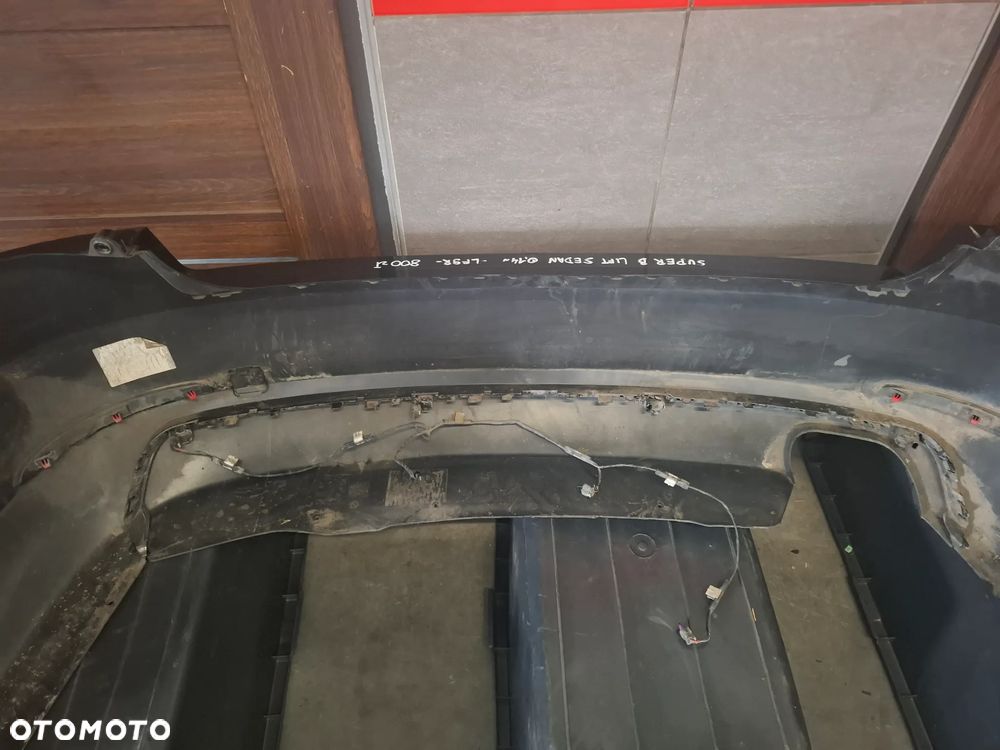 Zderzak tył Skoda Superb lift 2,0 TDI 2014 rok kolor LF9R sedan - 9