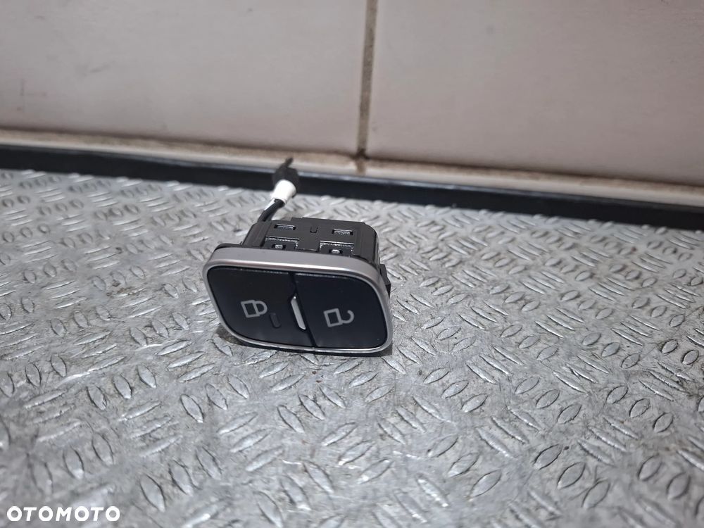 Przycisk blokady drzwi przód lewy Ford Tourneo Connect MK2 lift rok 2021 1,5D nr F1ET14017AB - 1