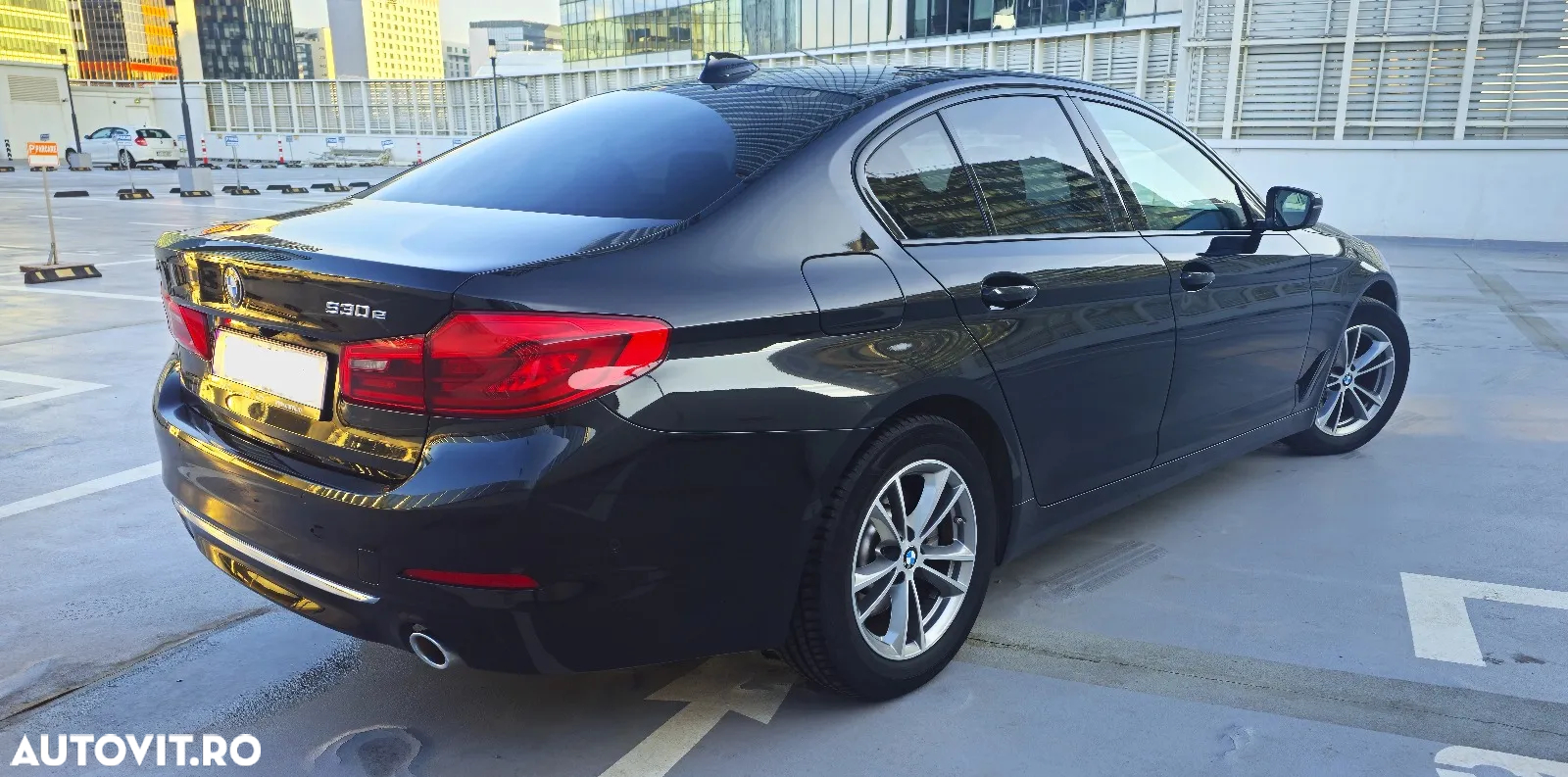 BMW Seria 5 530e Aut. Luxury Line - 3
