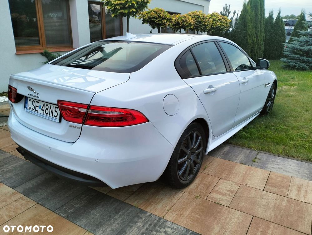 Jaguar XE 2.0 D R-Sport - 4