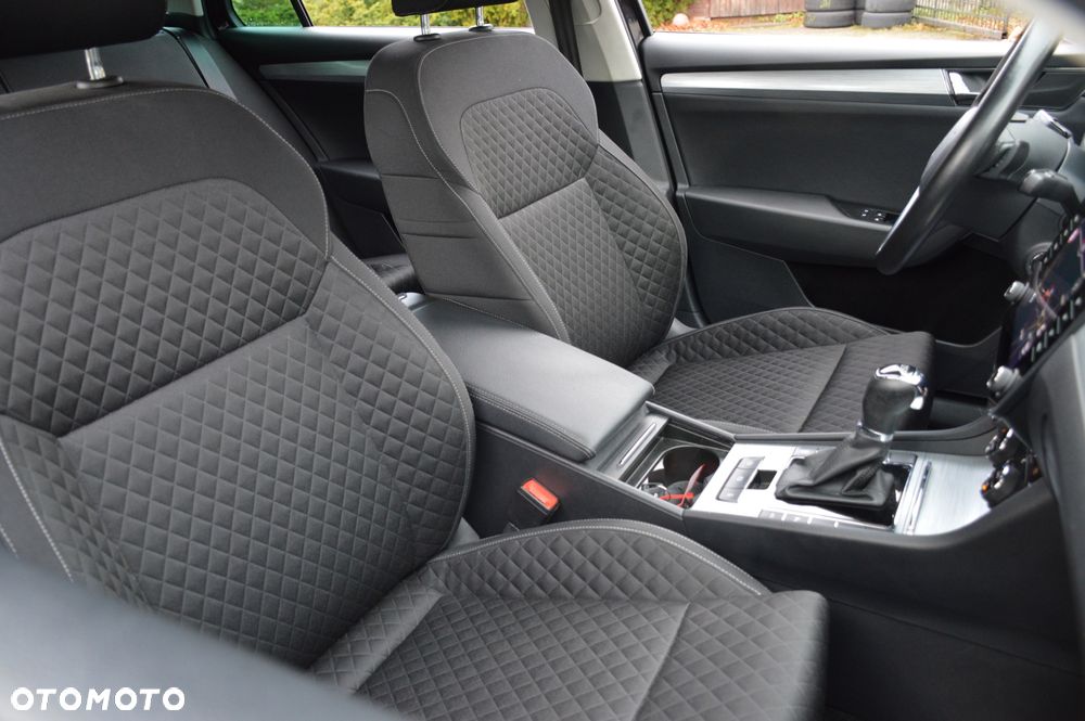 Skoda Superb 2.0 TDI SCR Sportline DSG - 28