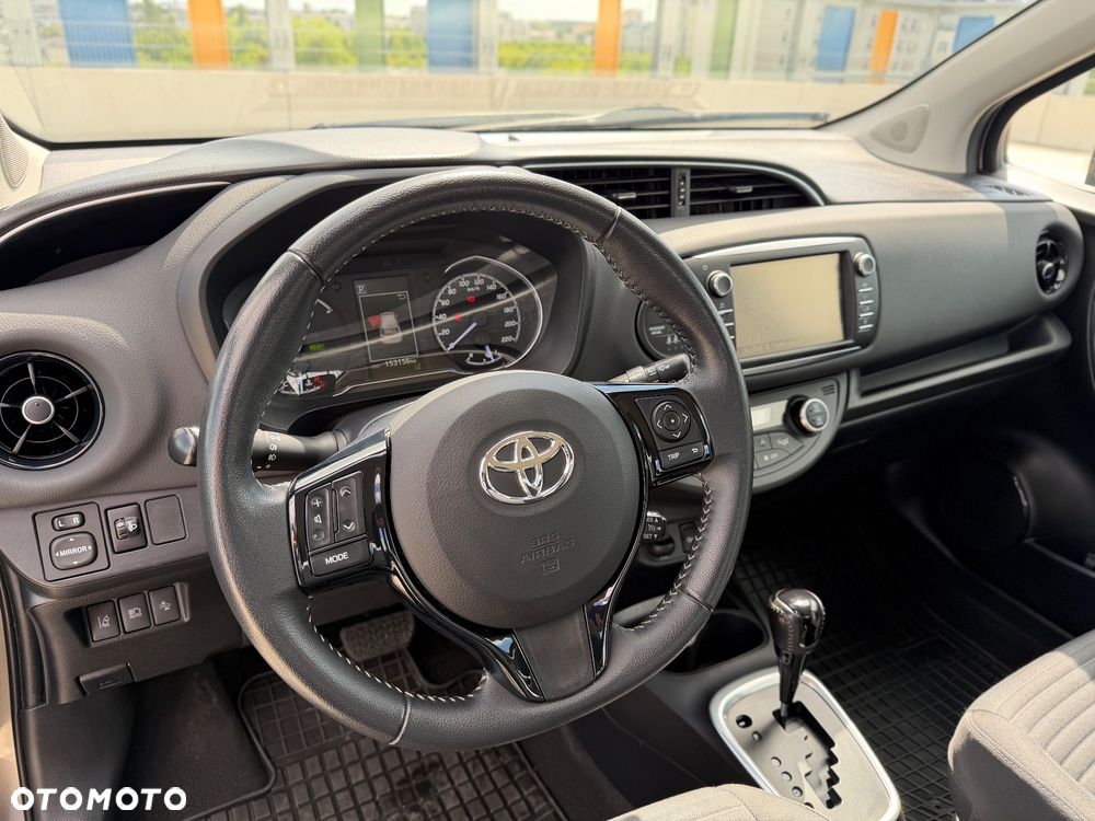 Toyota Yaris Hybrid 100 Premium - 15