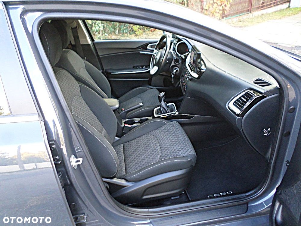 Kia Ceed - 21