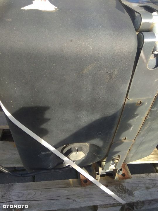 Zbiornik AdBlue Mercedes Actros Axor - 5