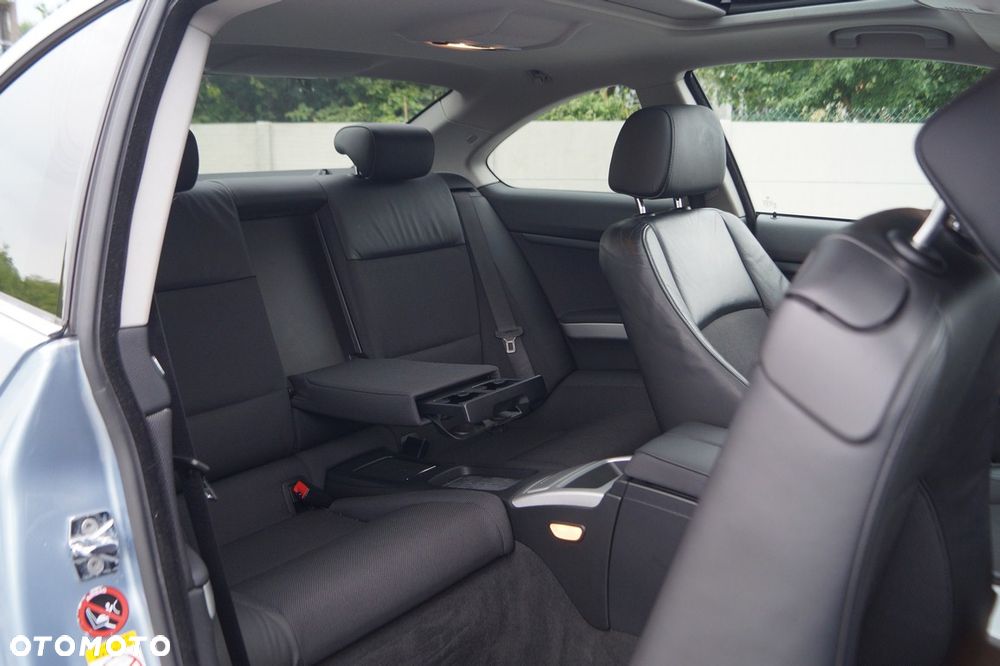 BMW Seria 3 325i - 25