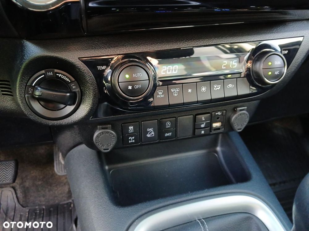 Toyota Hilux 2.8 D-4D Double Cab SR5 4x4 - 39