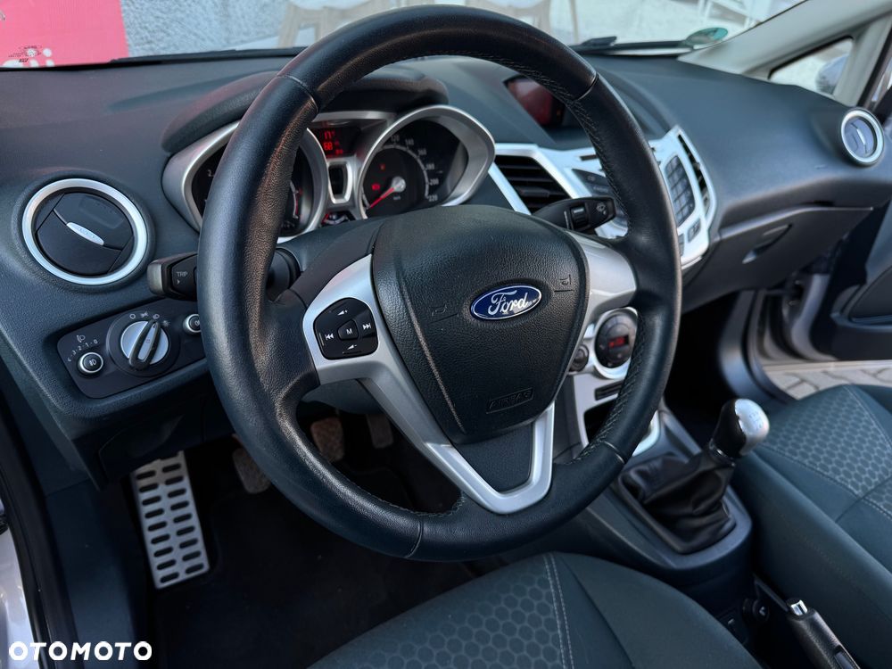Ford Fiesta - 25