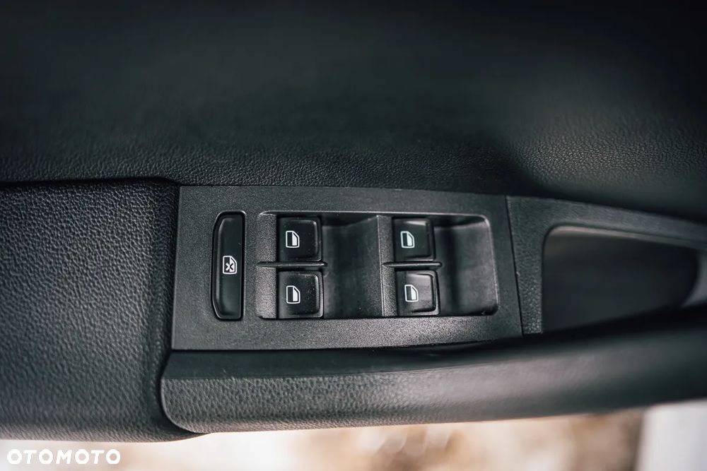 Skoda Octavia 2.0 TDI DSG RS - 28