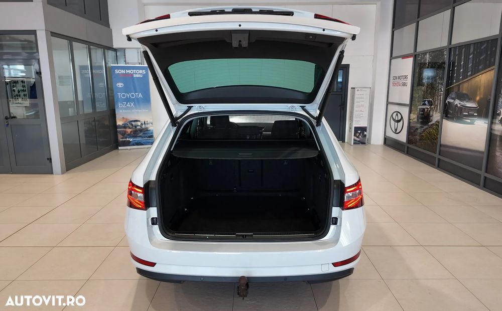 Skoda Superb 2.0 TDI DSG Ambition - 39
