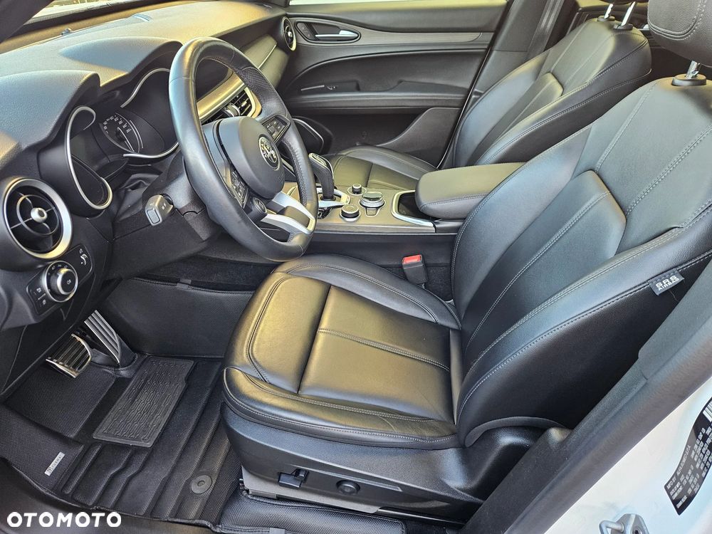Alfa Romeo Stelvio 2.0 Turbo 16V AT8-Q4 Ti - 11