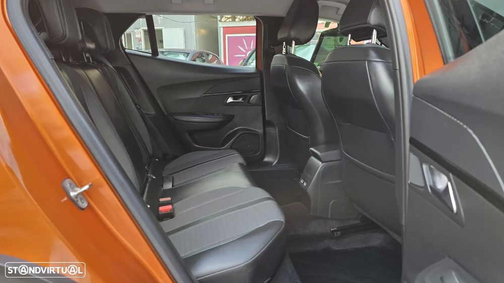 Peugeot 2008 1.2 PureTech Allure Pack EAT8 - 21