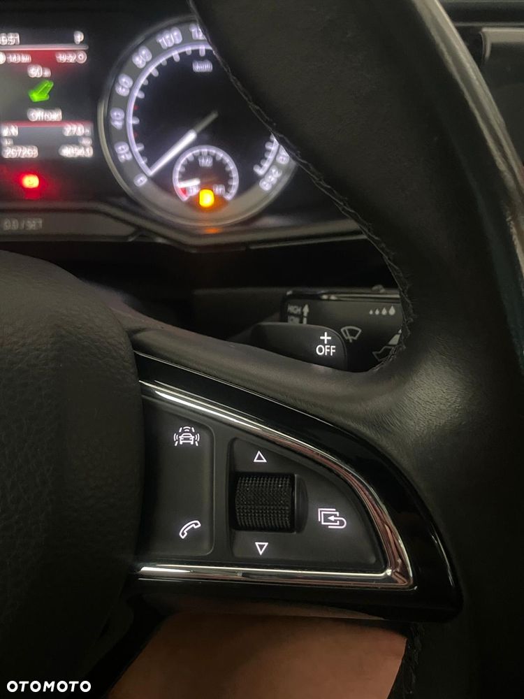 Skoda Superb 2.0 TDI L&K DSG - 37