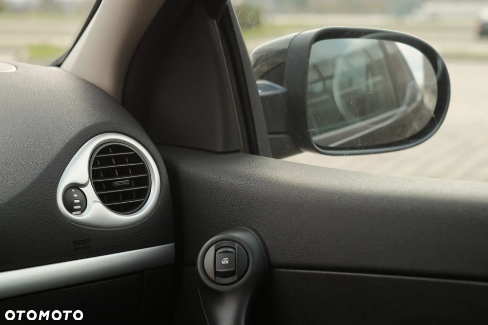 Renault Clio 1.2 16V Expression - 23