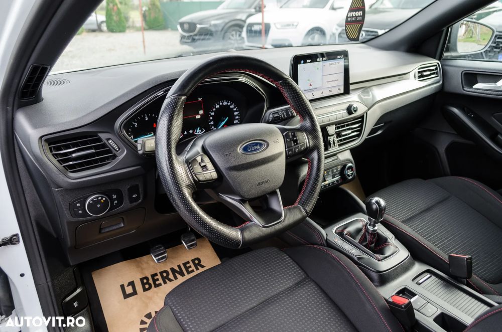 Ford Focus 1.5 EcoBlue Start-Stopp-System ST-LINE DESIGN - 12