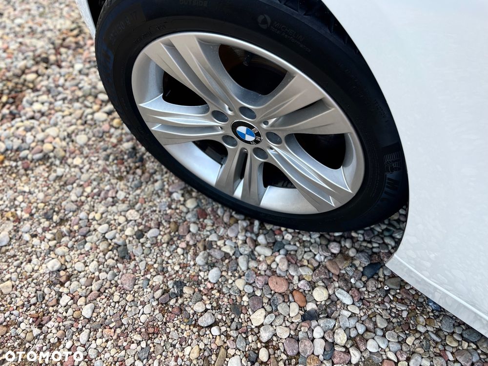 BMW Seria 3 318d DPF Edition Sport - 38