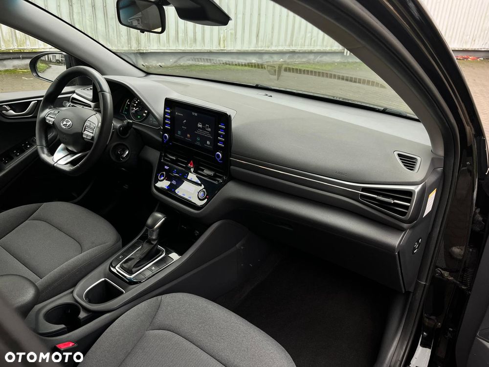 Hyundai IONIQ Hybrid Business - 17