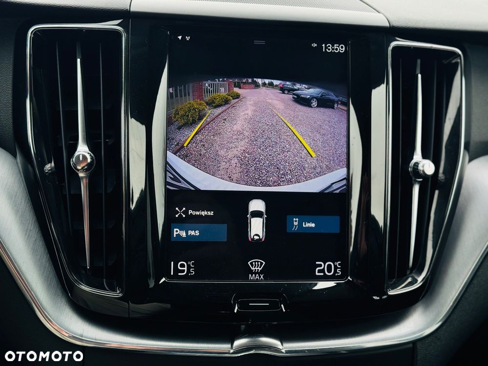 Volvo XC 60 B4 D AWD Geartronic Momentum Pro - 17