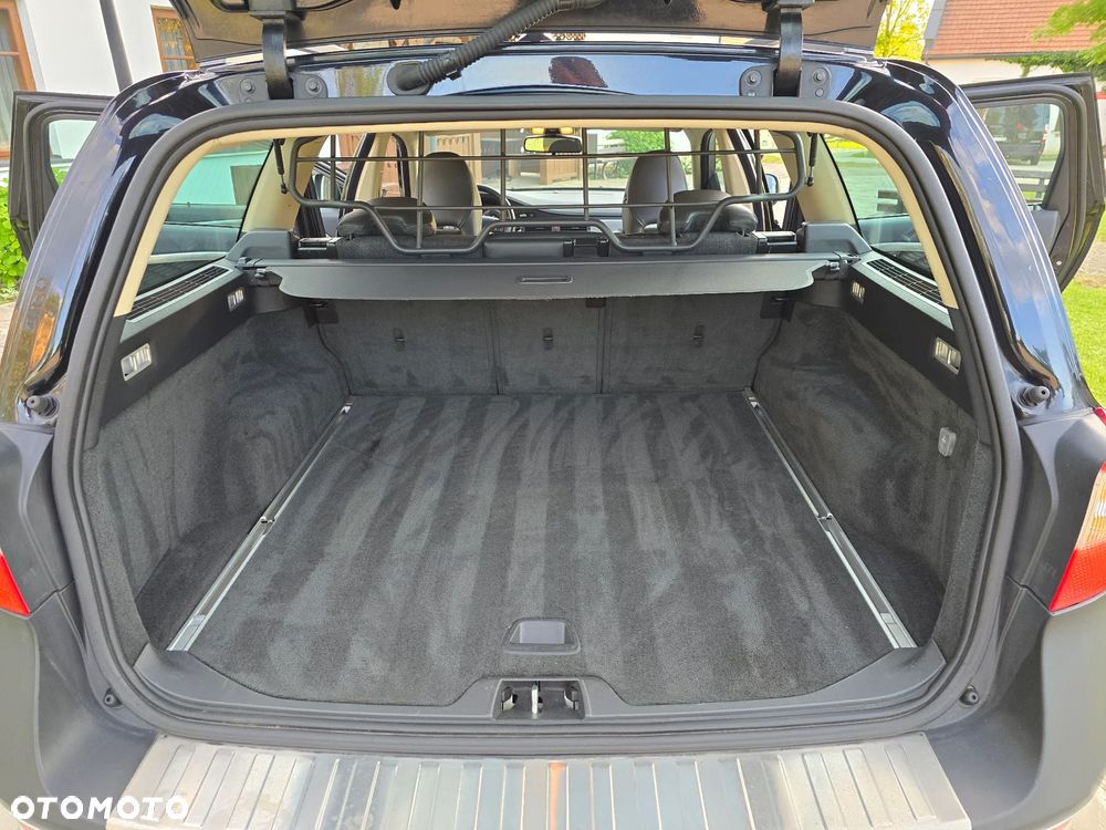 Volvo XC 70 D5 AWD Kinetic - 32