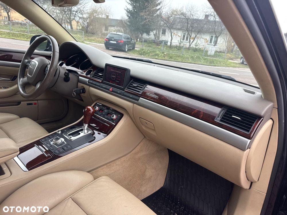 Audi A8 4.2 Quattro - 7