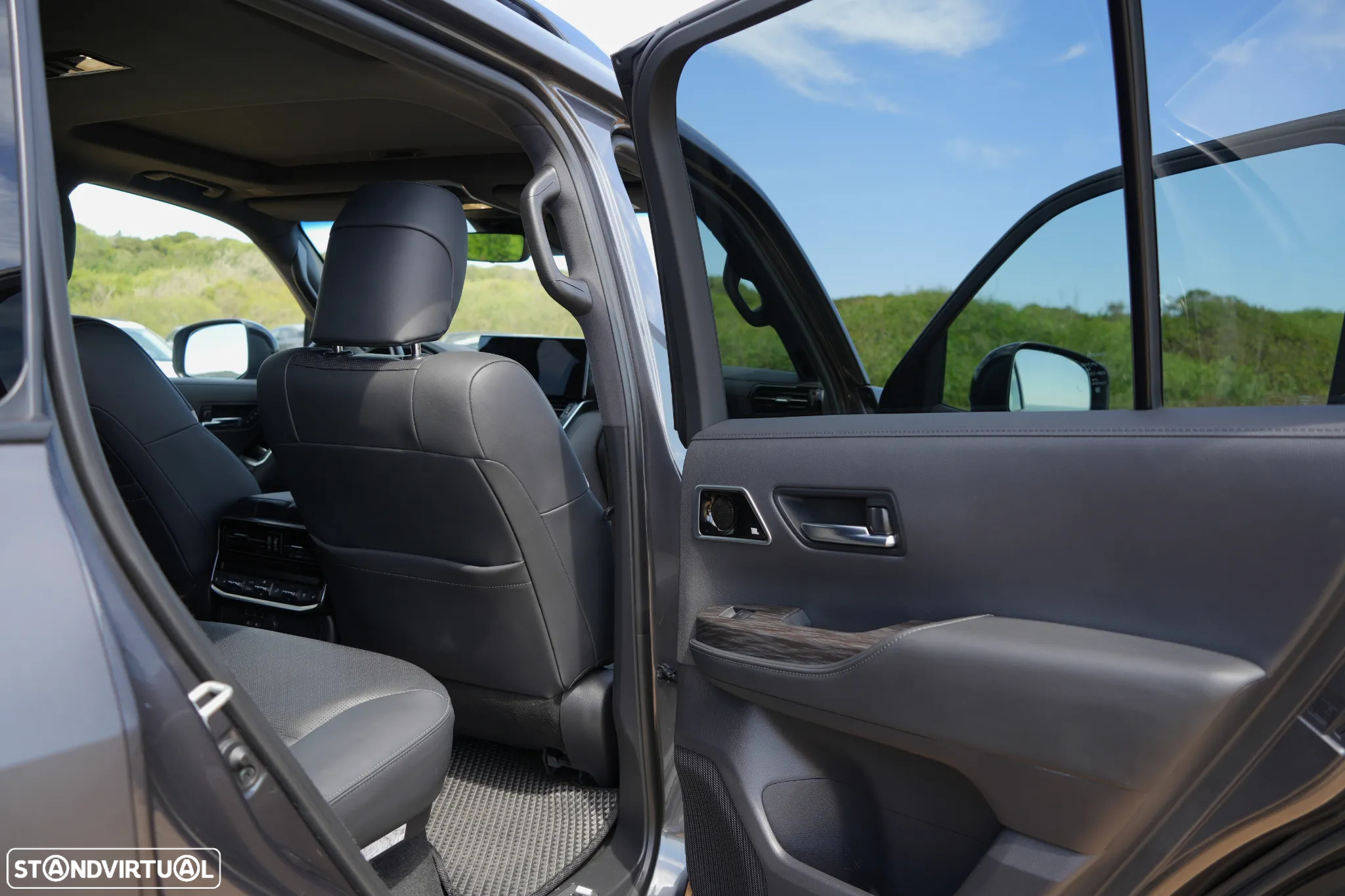 Toyota Land Cruiser - 32