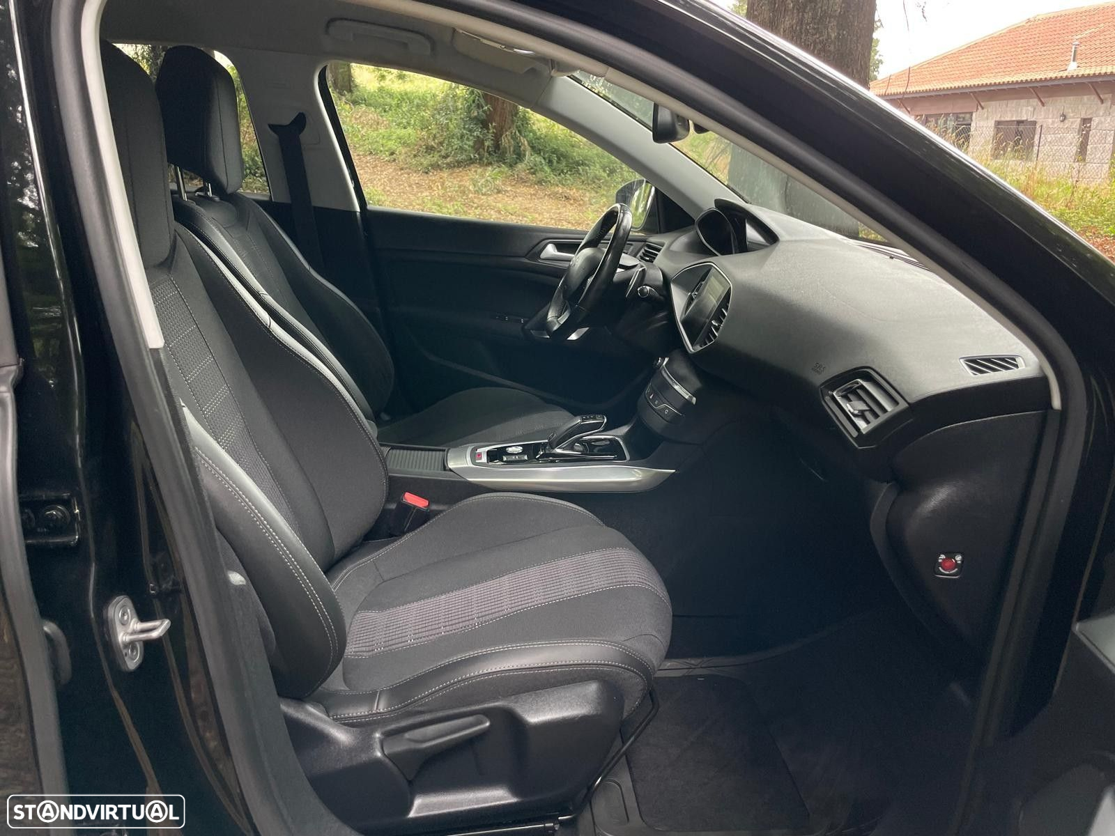 Peugeot 308 1.2 PureTech Allure Pack EAT8 - 33