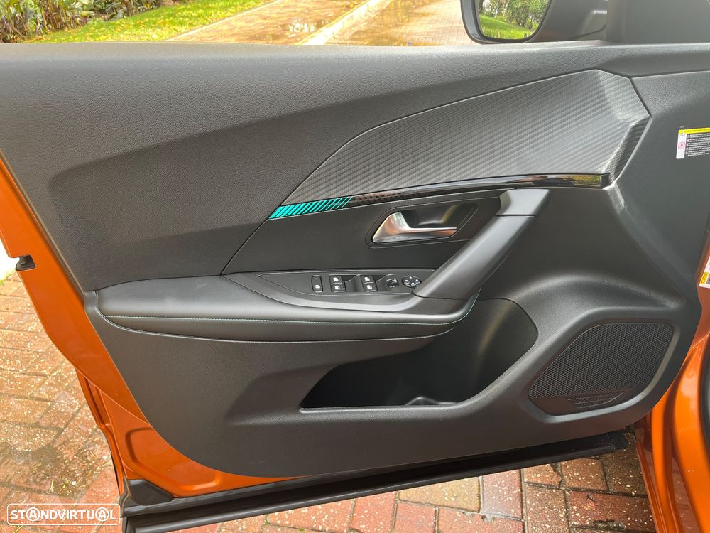 Peugeot 2008 1.2 PureTech Allure EAT8 - 6