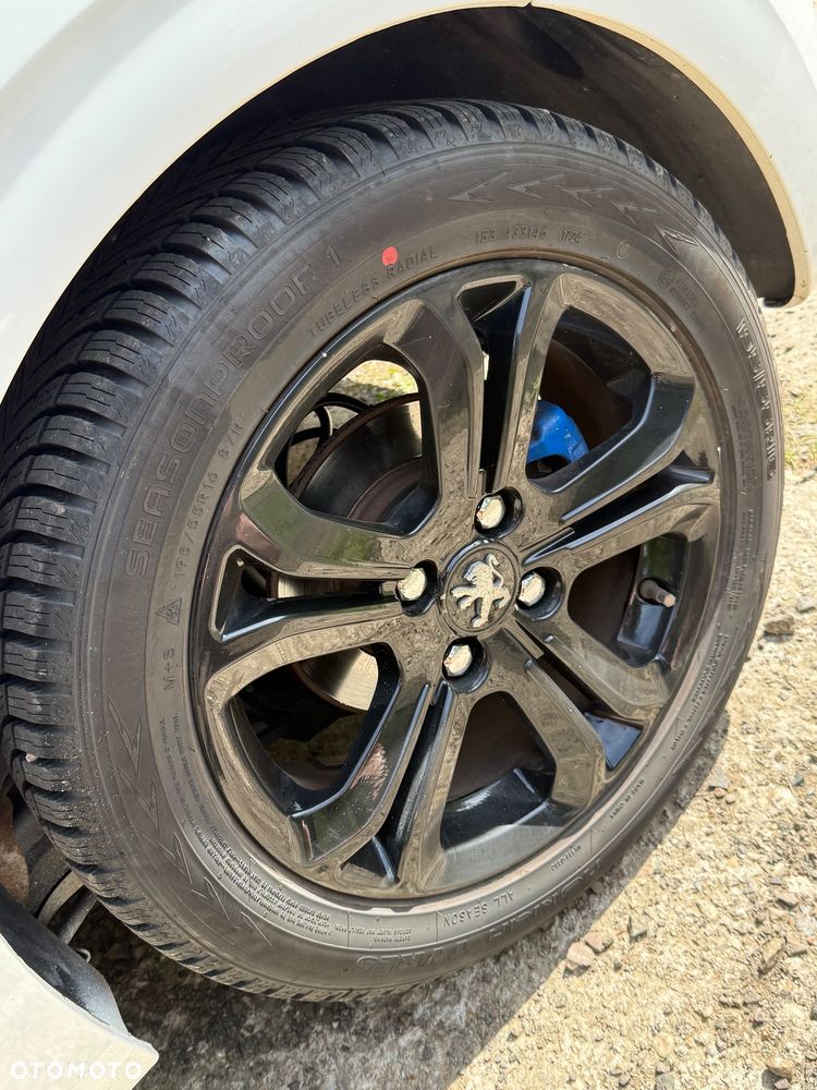 Peugeot 208 - 13