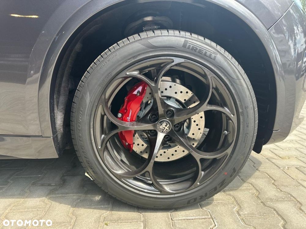 Alfa Romeo Stelvio - 11