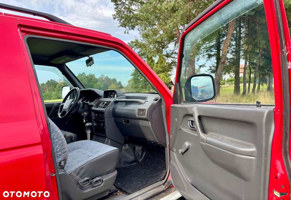 Mitsubishi Pajero - 20