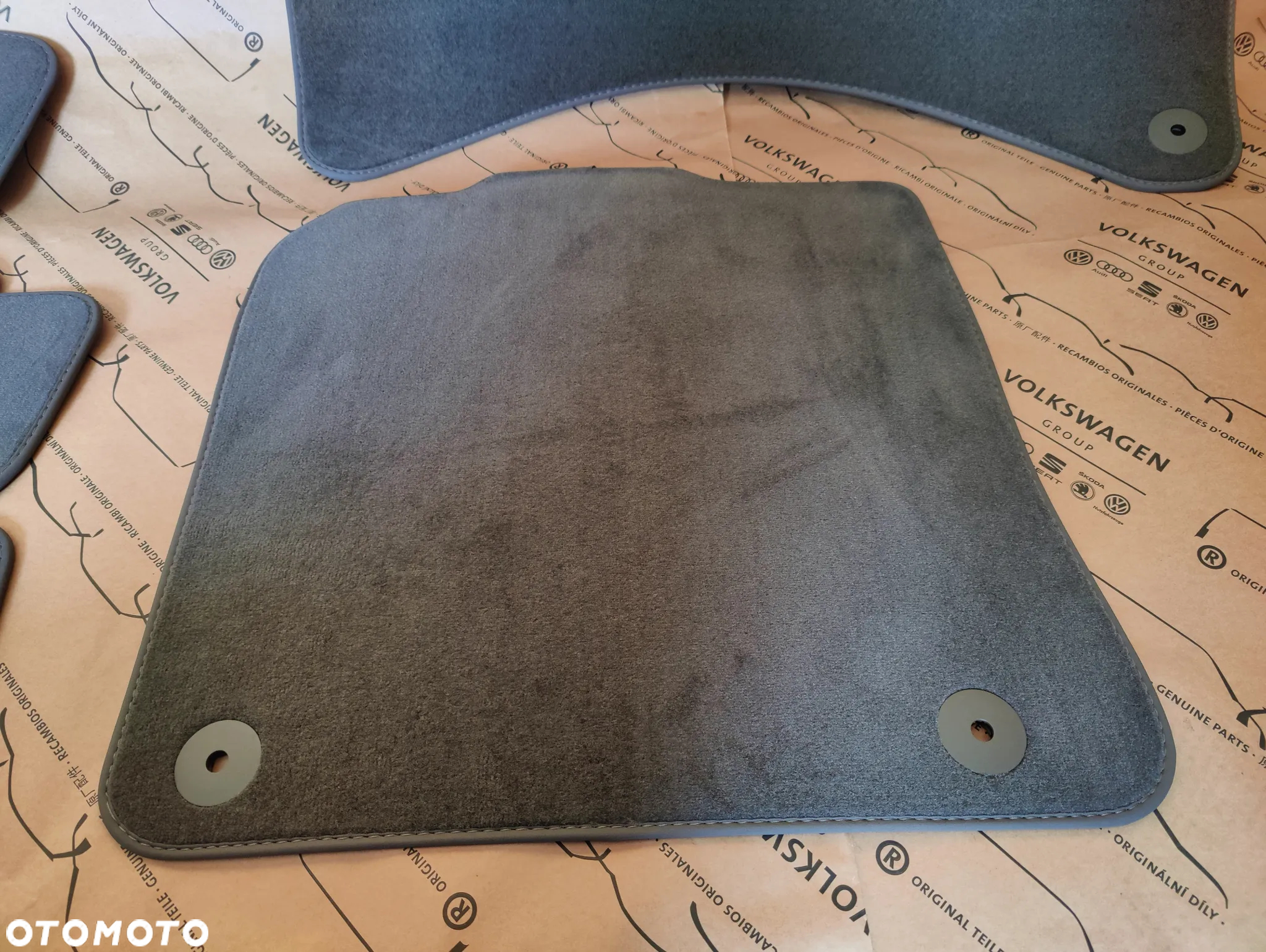 AUDI Q5 8R NOWE DYWANIKI WELUROWE ORYGINALNE 8R1863691C 8R0864450A - 4